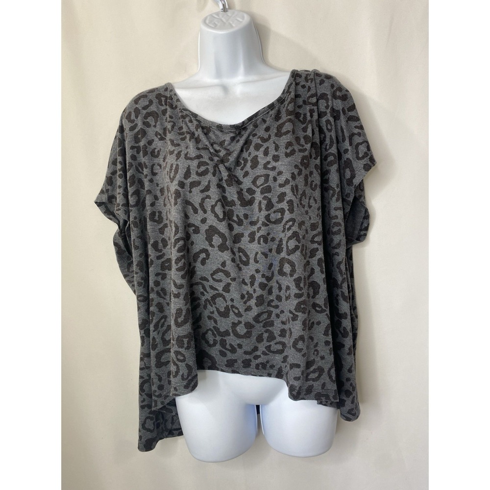 Torrid Women's Leopard‎ Print Shirt Size 3 Animal Print Boxy Fit Spring Summer